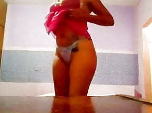 Esposa Mary Chilli safada fazendo striptease na webcam
