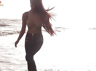 Poonam pandey beach bum