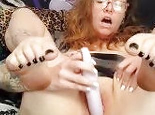 Brunette Goth Stuffs Her Cunt With A Water Bottle And Squirts EVERYWHERE