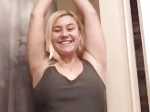 White milf dances to Spanish song