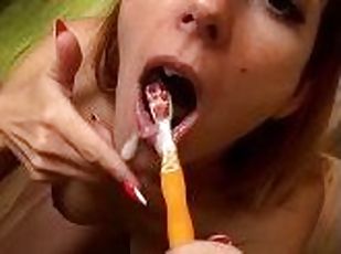 Sexy redhead brushes her teeth with cum, foams in her mouth - hot cumplay! Bj, fuck ????????