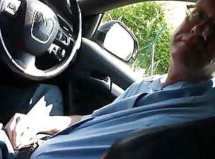 Hitchhicker blows and fucks daddy on the roadside