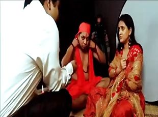 Desi lady hot show in a short film
