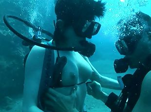 Underwater fetish XXX action on cam