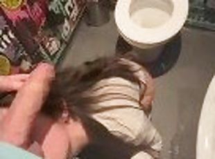 public, amateur, fellation, ejaculation-sur-le-corps, ados, latina, point-de-vue, toilette, réalité