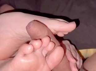 amateur, ados, pieds, collège, ejaculation, fétiche, branlette-avec-les-pieds, orteils