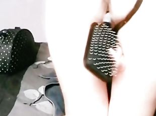 This sexy girl brushes herself to have orgasms