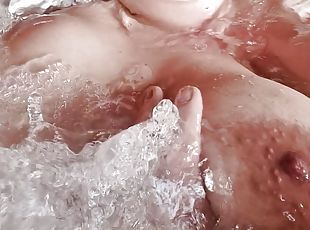 Czech amateur bbw milf masage her massive boobs in whirpool