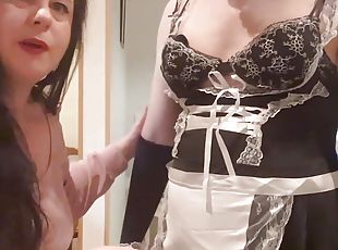 Vends-ta-culotte - Sissy dressed as a soubrette cleaing the hous of his dominatrix