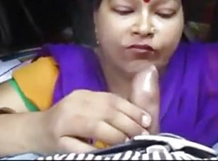 Desi maid blows