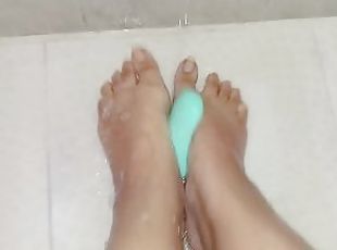 How delicious to masturbate my feet with soap