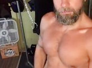 Buff bearded daddy shows off physique