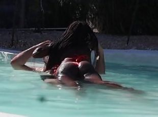 Fucking my sugar daddy in hotel pool